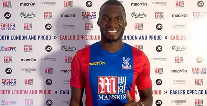 Beşiktaş'la ismi geçen Christian Benteke resmen Crystal Palace'a transfer oldu