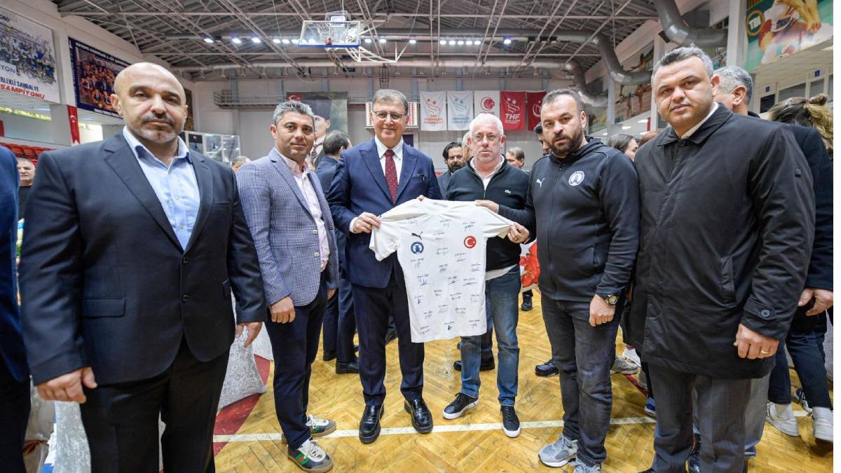 Büyükşehir Belediyesi’nin spor ailesi yeni yıl için bir araya geldi