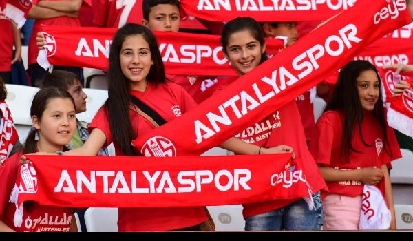 Antalyaspor Başkanı Ali Şafak Öztürk taraftardan destek istedi