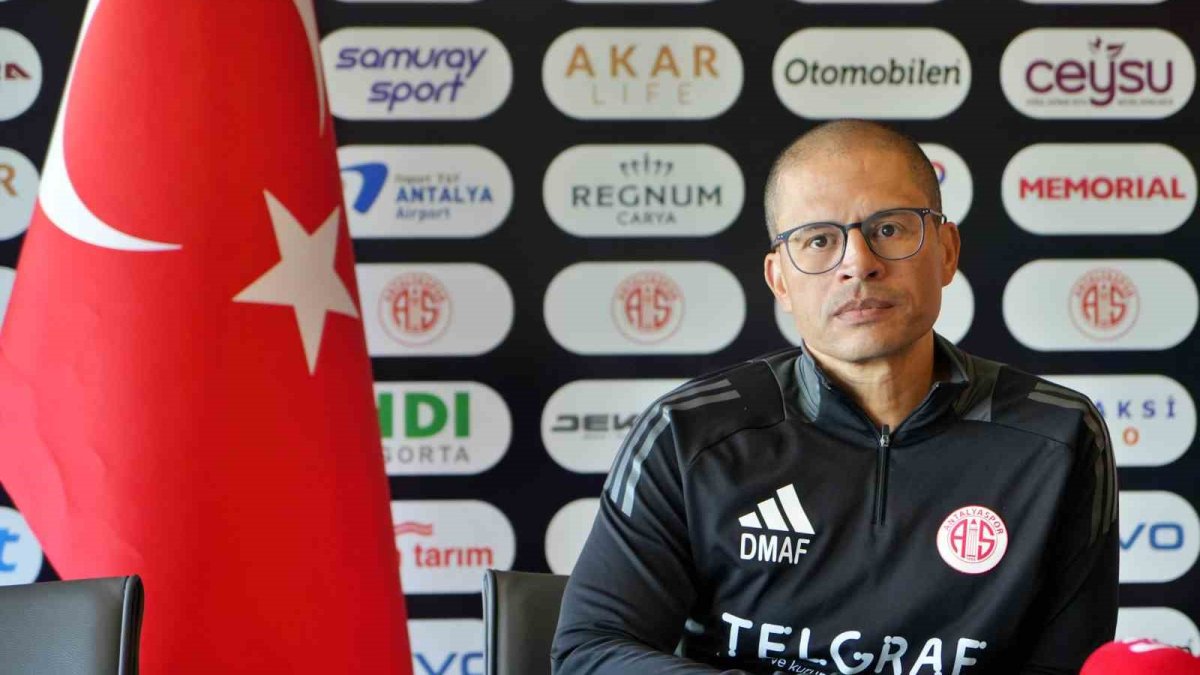 Alex de Souza: Benim istediğim oyunculardan sadece bir tanesi transfer edildi