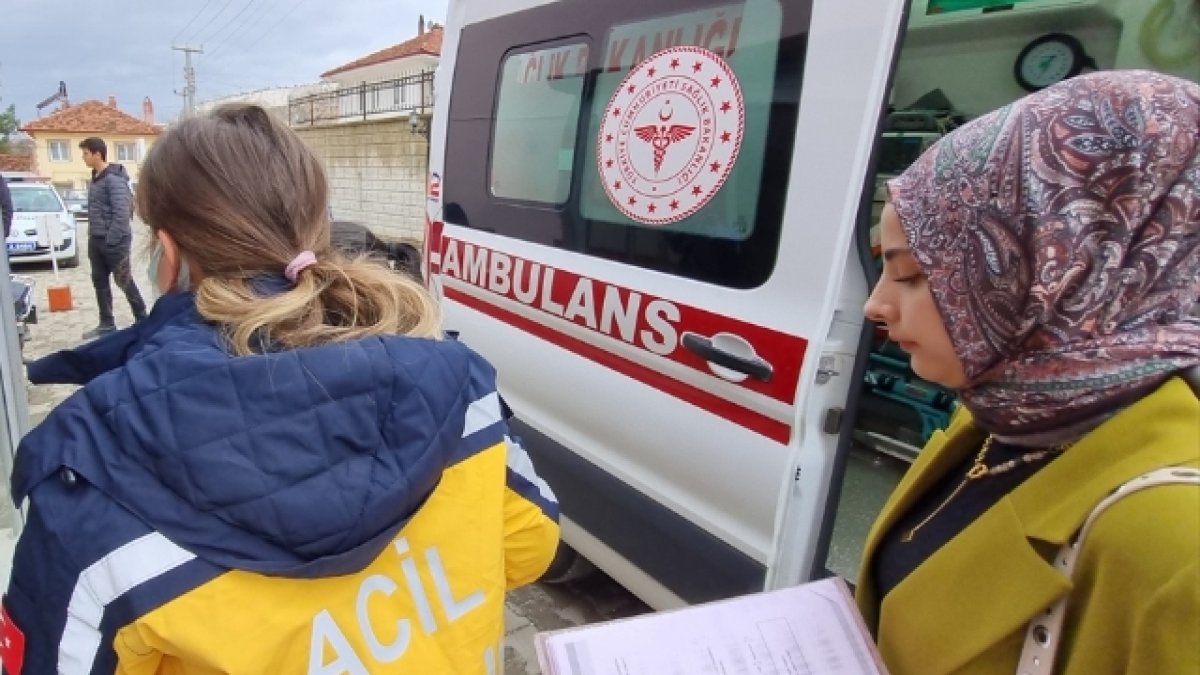 Burdur'da bir okulda yemek zehirlenmesi: 43 öğrenci hastaneye kaldırıldı