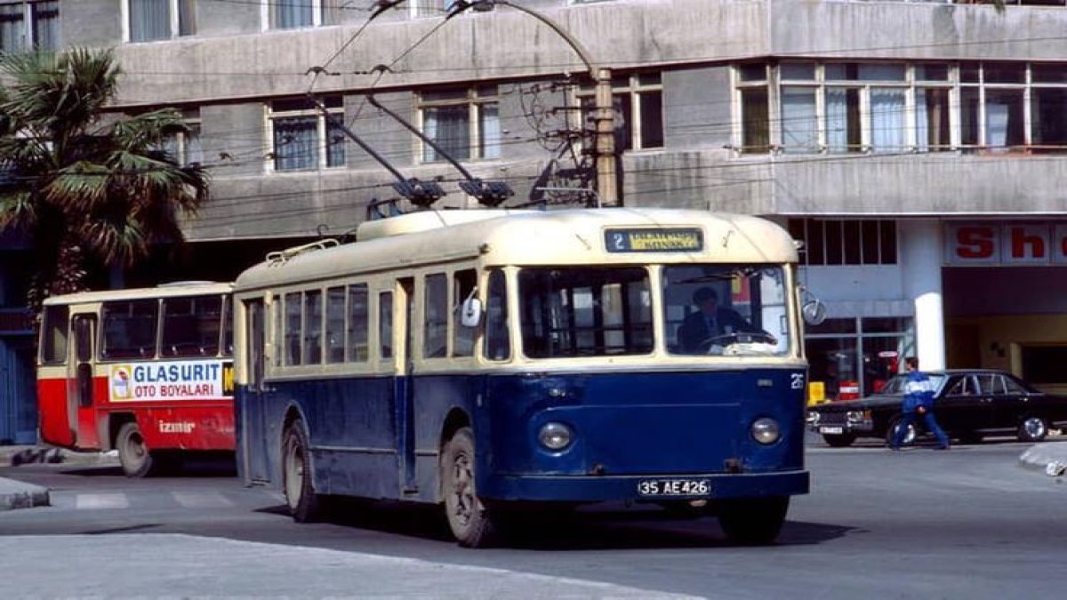 İzmir ulaşımının bel kemiğiydi! İmzalar atıldı: Troleybüsler geri dönüyor