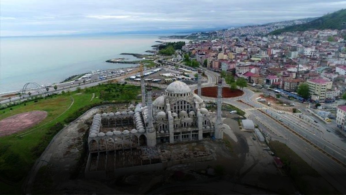 Karadeniz'in en büyük cami ve külliyesi! Herkes buraya akın edecek: İbadete açılacağı tarih belli oldu