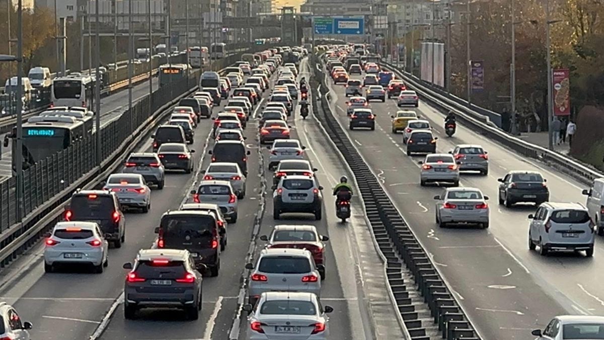 İstanbul'da haftanın ilk iş gününde trafik yoğunluğu
