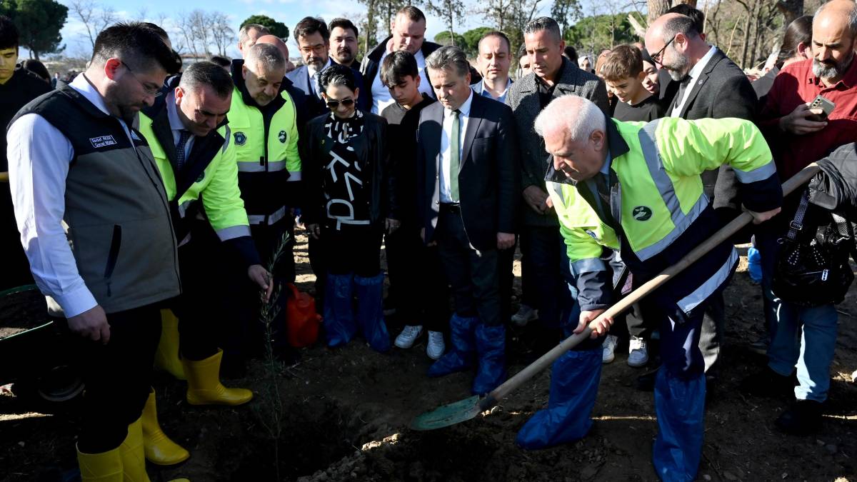 Büyükşehir’le toprak bereketleniyor, çiftçi kazanıyor