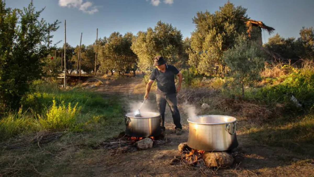 Kazan'da 6 saat boyunca kaynıyor 1 litresi 400 TL'den satılıyor!  En çok Avrupa’dan talep geliyor
