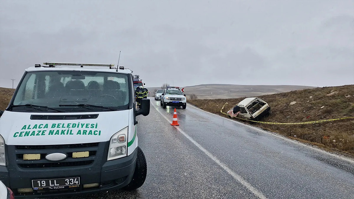 BİM kamyonu otomobile çarptı: 1 ölü, 1 yaralı