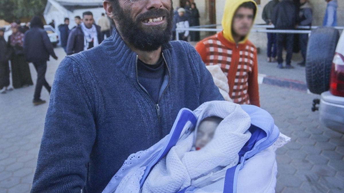 Gazze'de kış: 6 bebek donarak öldü