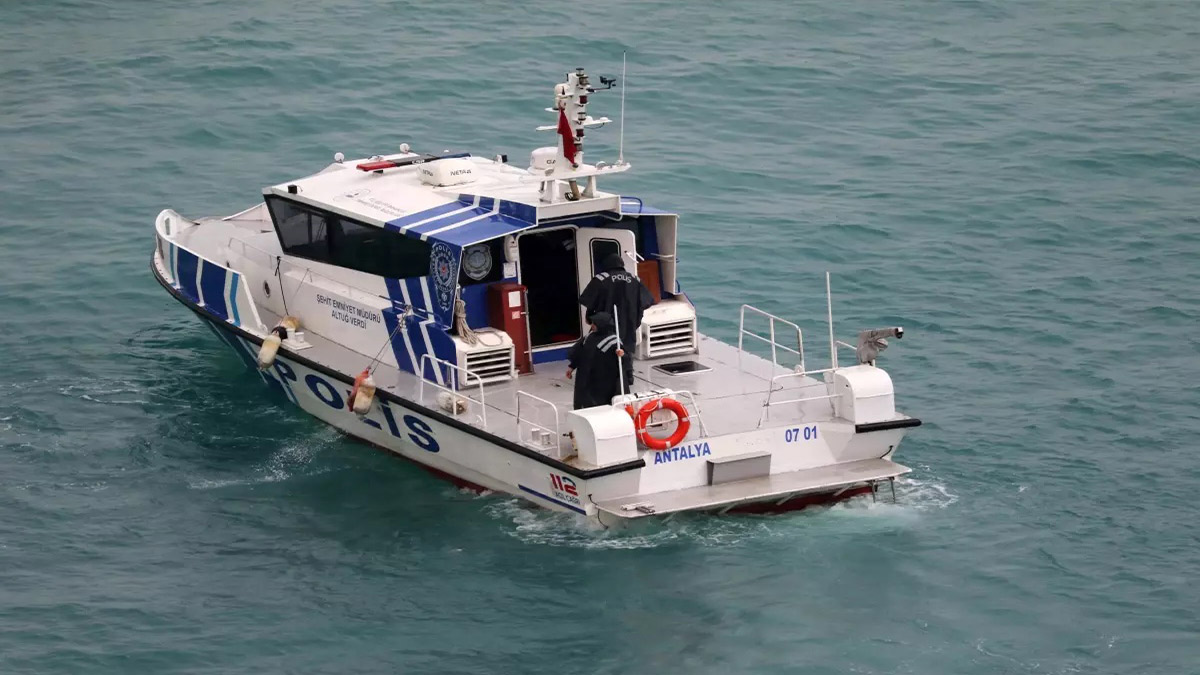 Antalya'da falezlerden düşen otomobilin sürücüsü 5 gündür kayıp