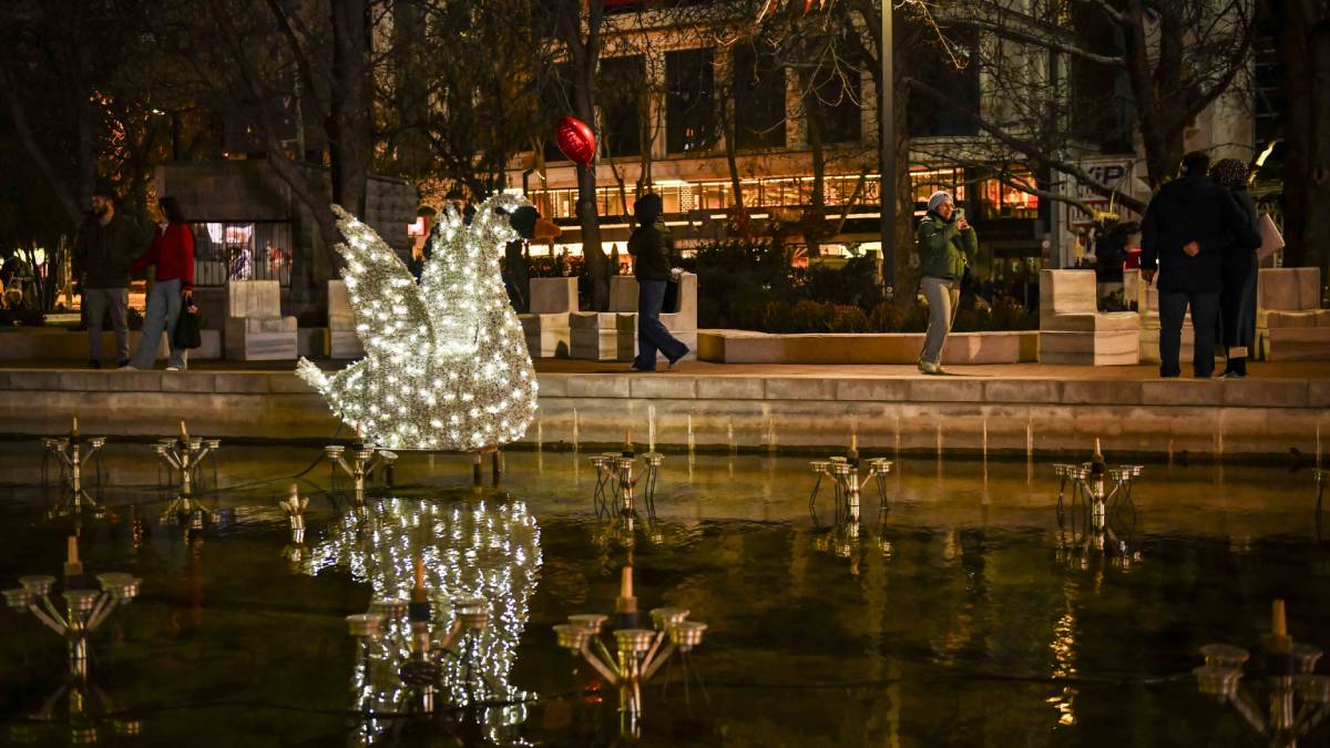 Başkentliler yeni yılı ışıl ışıl karşılıyor