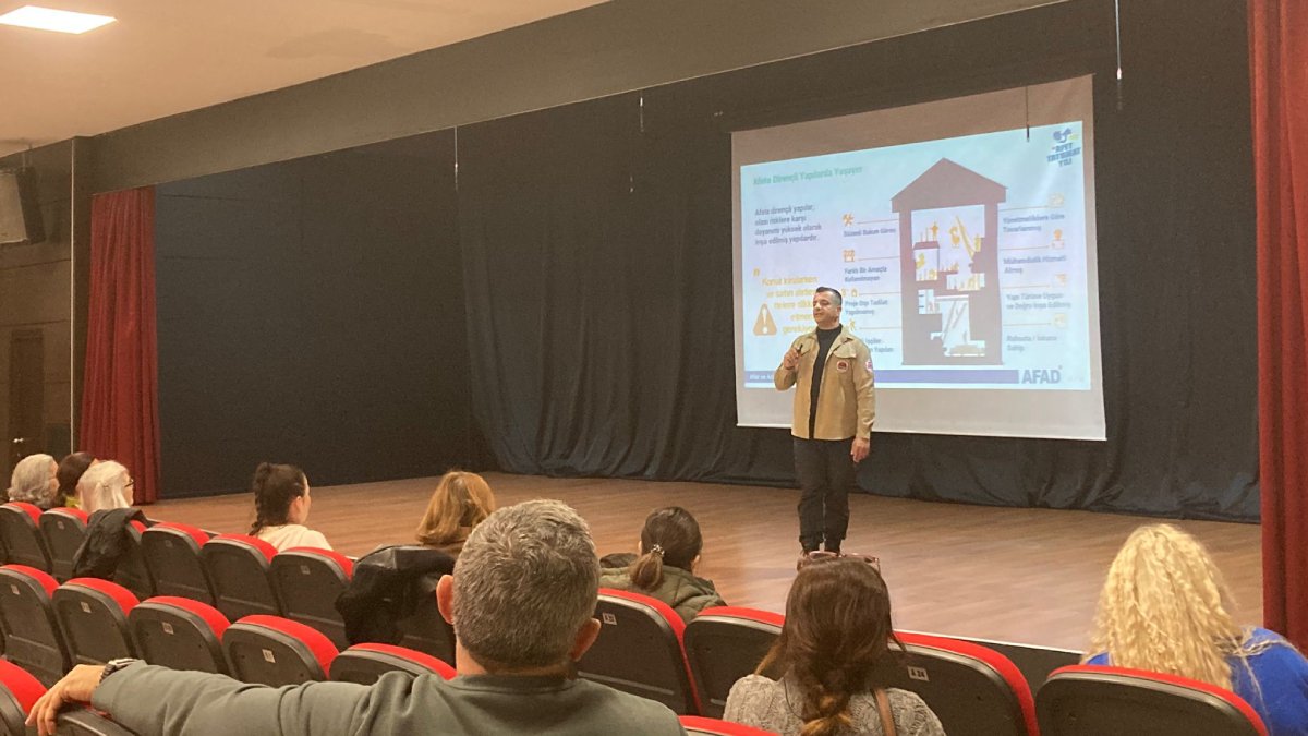 Kartal Belediyesi’nden dezavantajlı bireylere ve ailelerine ‘Afet Bilinçlendirme’ semineri