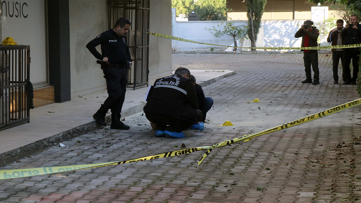 Defalarca uzaklaştırma kararı aldırmıştı... Eski eşinin benzin döküp ateşe verdiği Pınar ağır yaralı