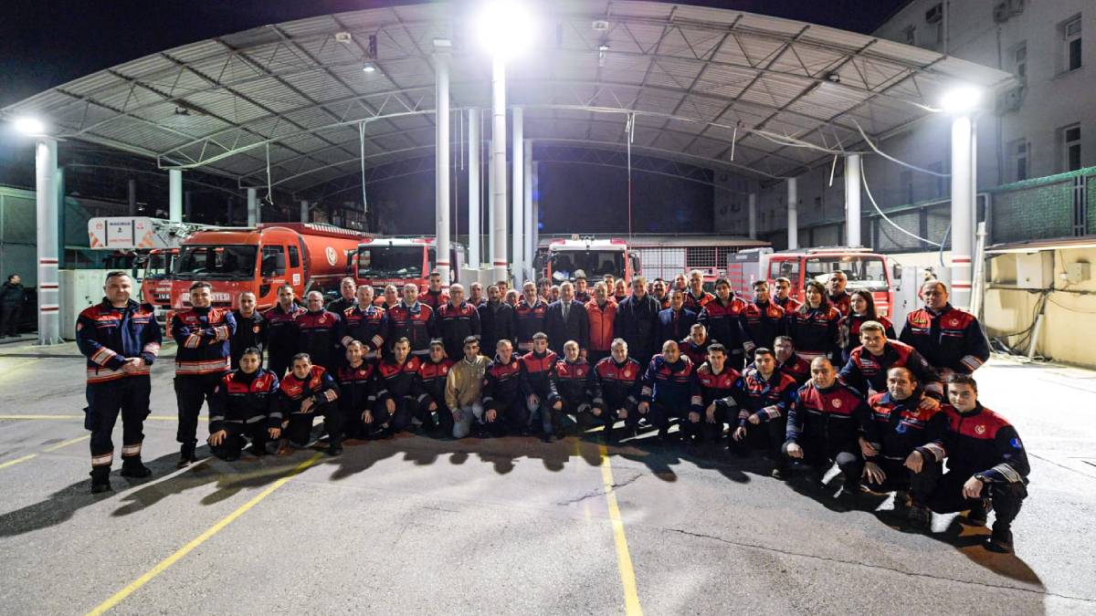 Başkan Tugay 2025’i nöbetteki itfaiyecilerle karşıladı
