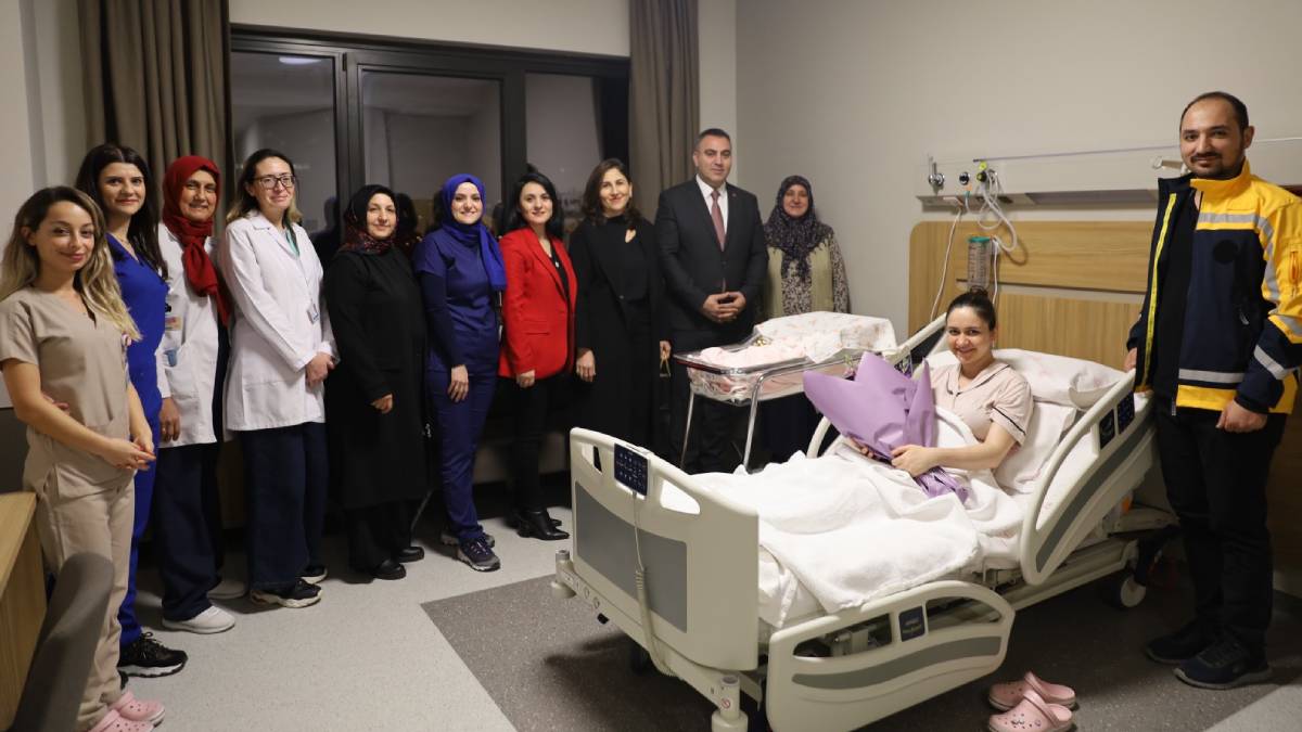 Büyükşehir’den yılın son ve ilk bebeklerine ziyaret