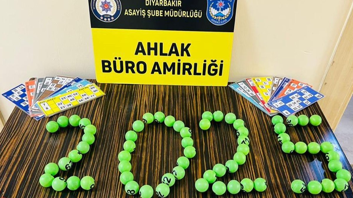 Yeni yıla kumar oynayarak girenlere 300 bin liraya yakın ceza... 'Evet beyler, polis. Mutlu yıllar!'