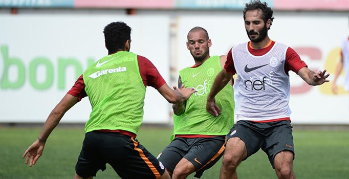 Galatasaray'da Podolski ve Cavanda idmana katılmadı