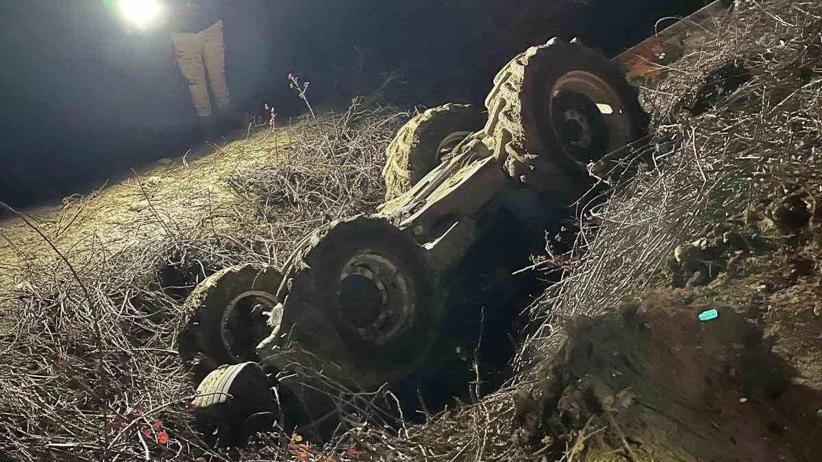 Antalya'da 14 yaşındaki çocuğun kullandığı traktör devrildi! 2 ölü