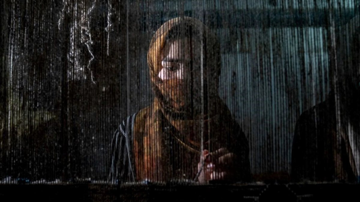 Taliban'dan yeni kurallar: Kadınlara pencere bile yasak