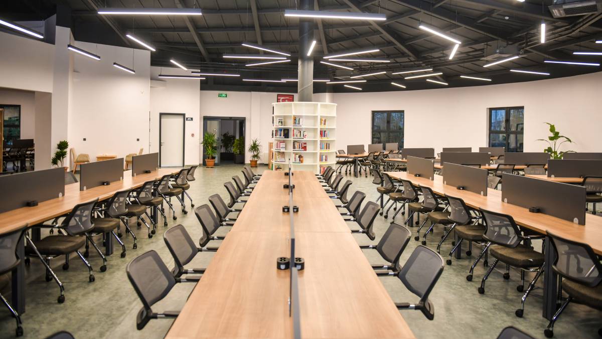 Başkan Vekili Aksoy gençlere verdiği sözü tuttu