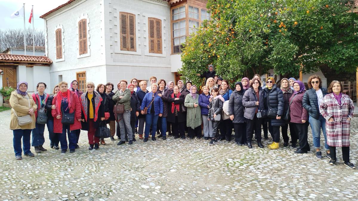 40 kişilik kadın kafilesi Salihli’yi adım adım gezdi