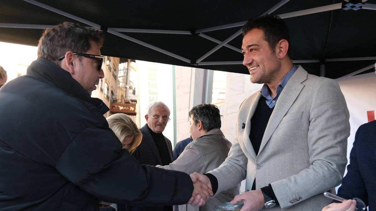 Belediye kandil dolayısıyla vatandaşlara helva ikramında bulundu