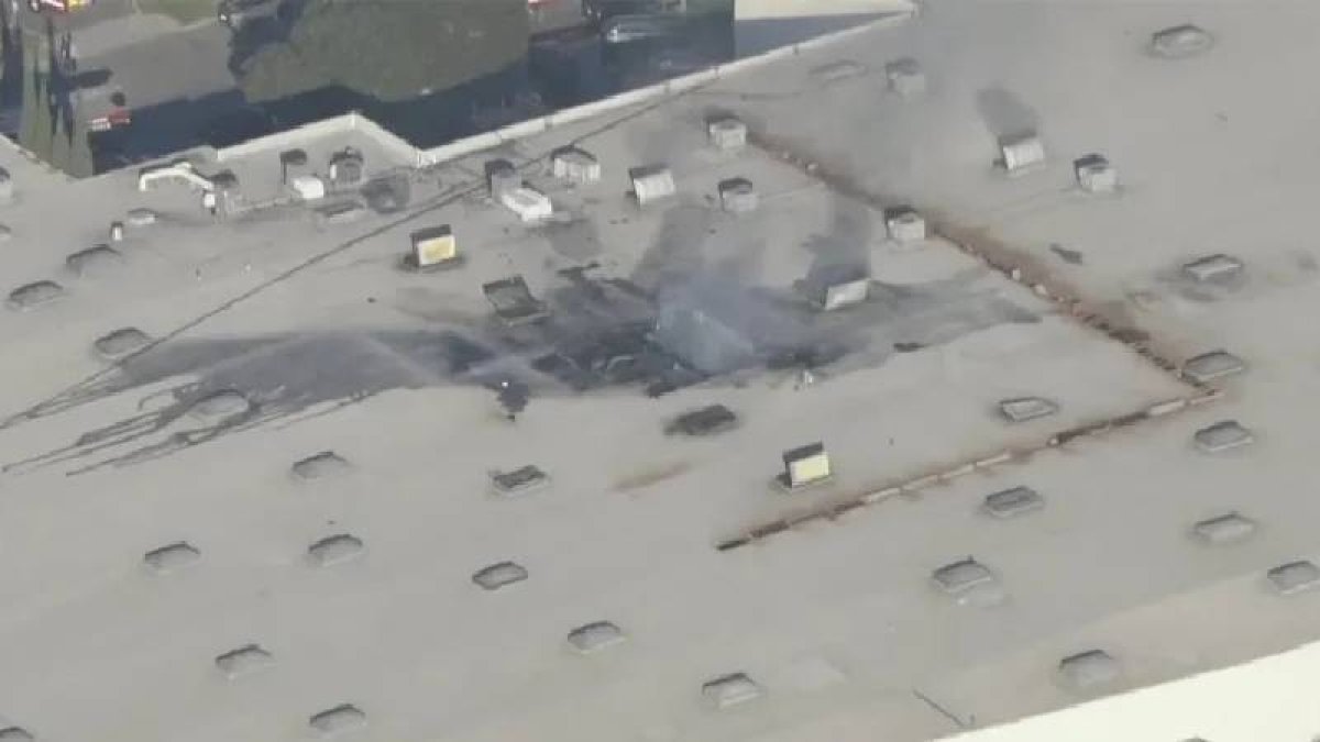 Kaliforniya'da uçak binaya çarptı: 2 ölü, 18 yaralı