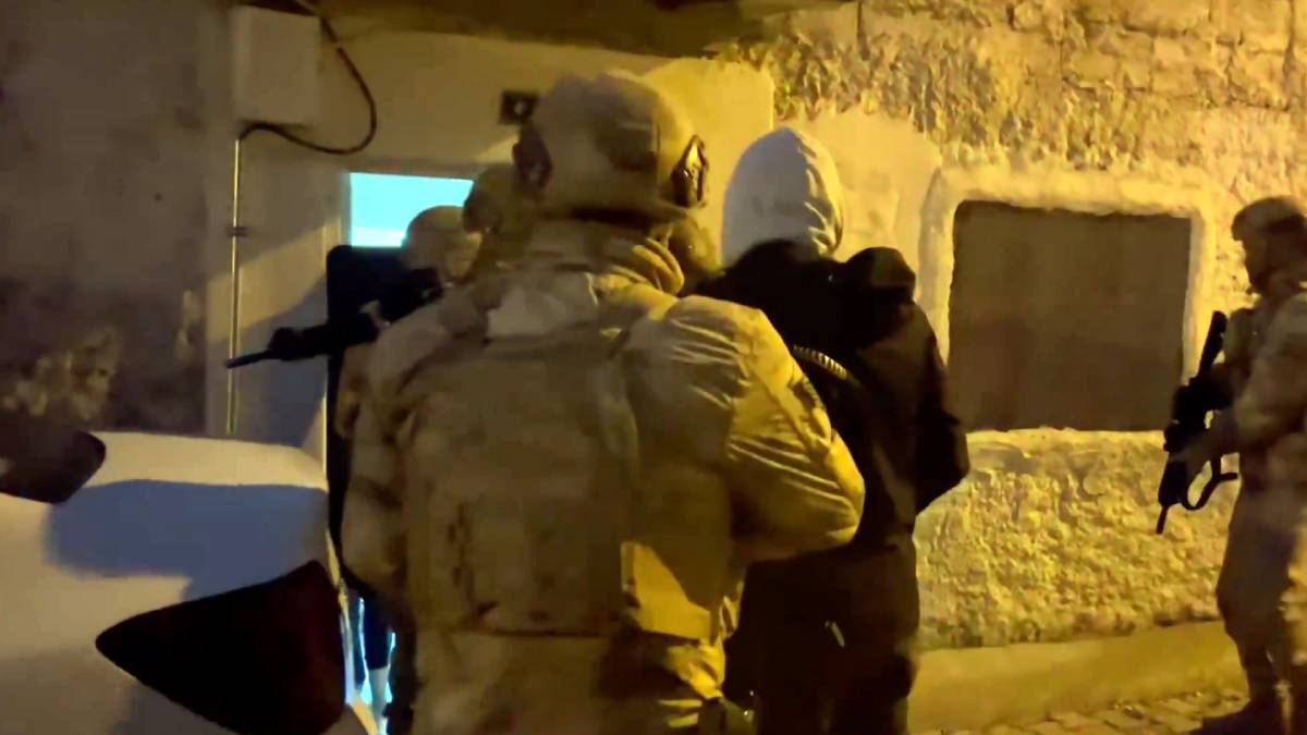 IŞİD'e yönelik operasyonlarda 42 kişi yakalandı