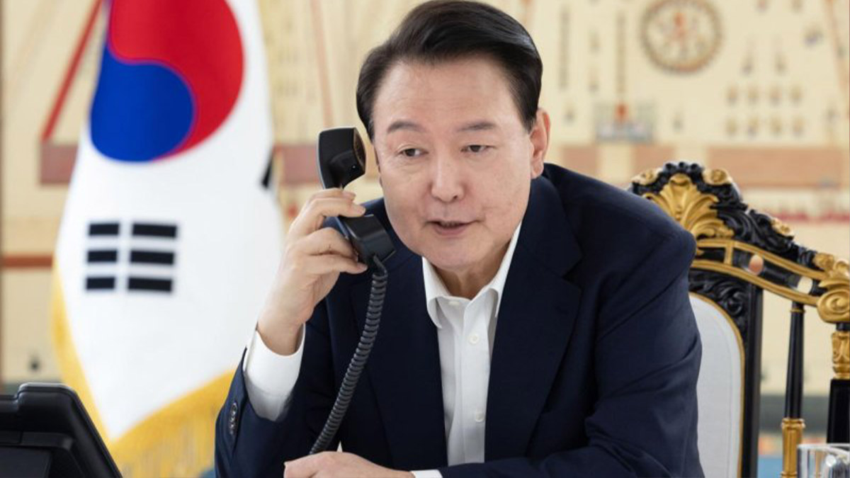 Güney Kore'de azledilen devlet başkanının tutuklanması ertelendi