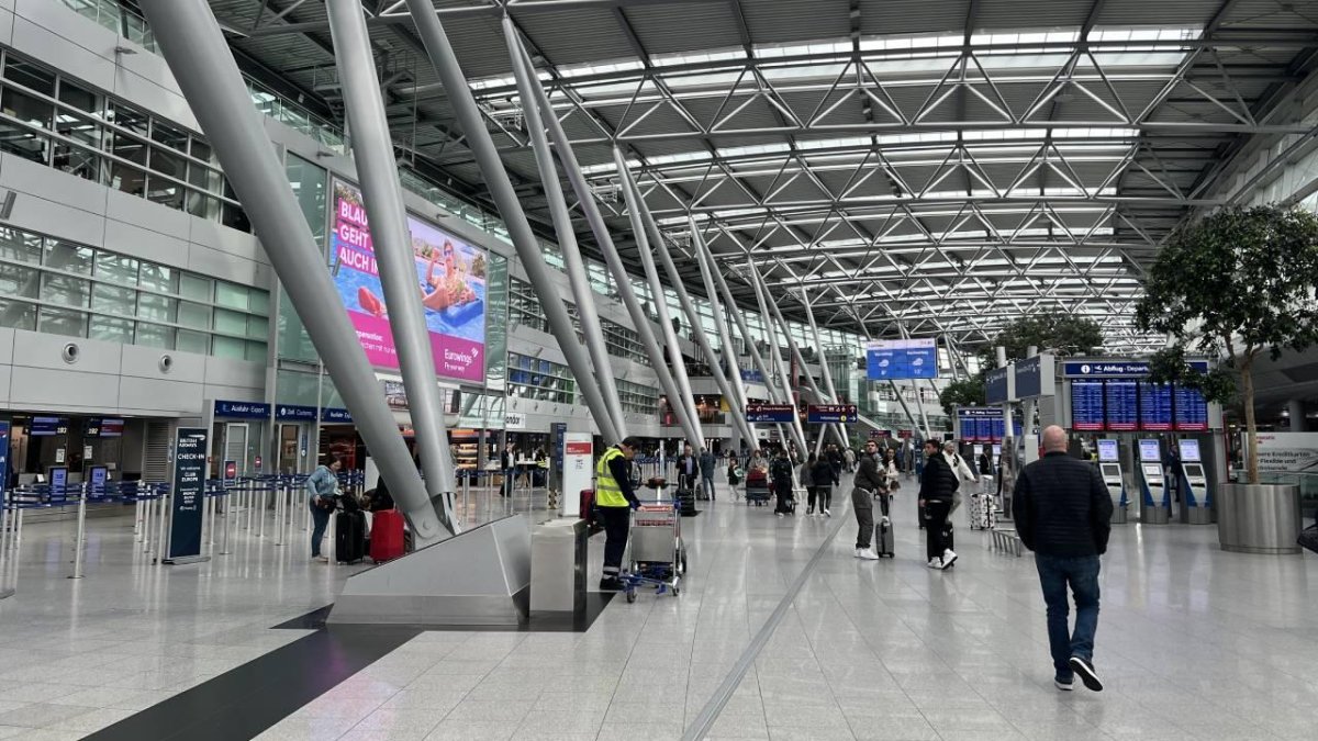 Almanya’daki havalimanlarında teknik sorunlar yolcuları mağdur ediyor