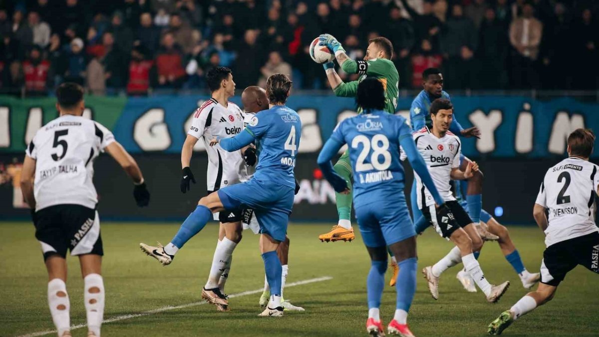 Beşiktaş, Rizespor deplasmanından bir puanla ayrıldı
