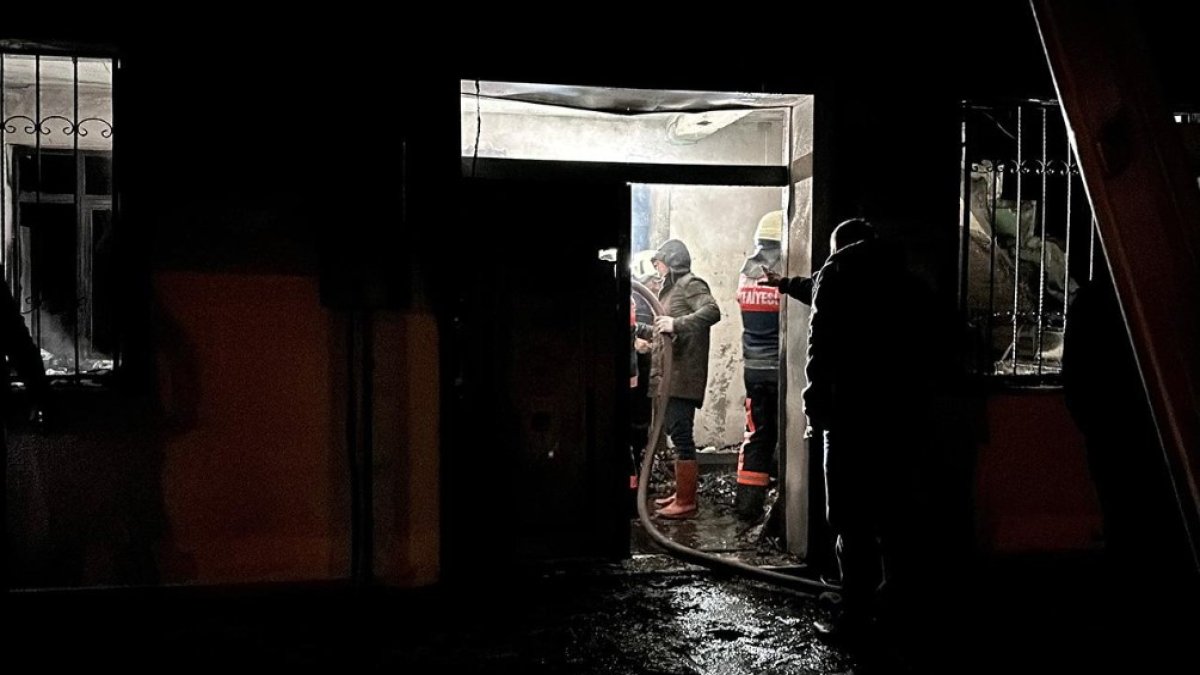 Düzce’de bir caminin çatısında yangın çıktı: Bina kullanılamaz hale geldi