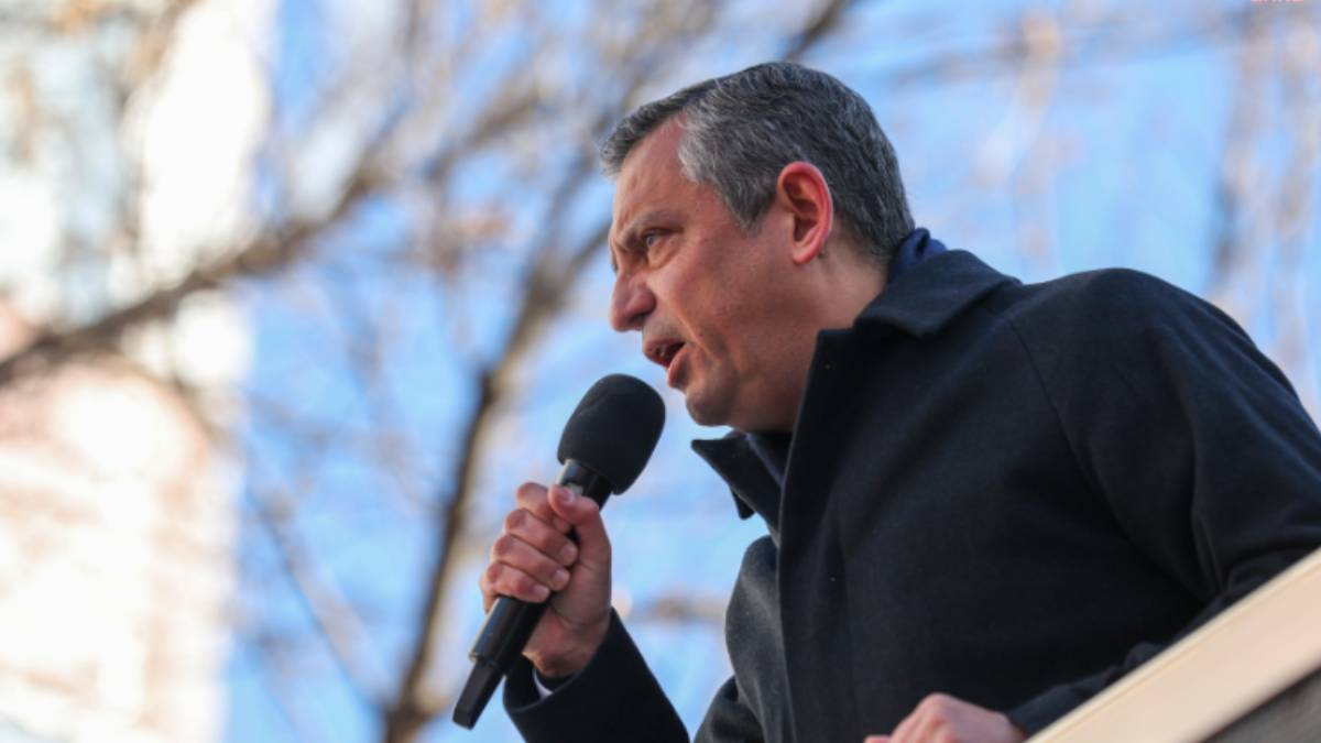 Özgür Özel: Gerçekten beka sorunu yaşandığında ne fedakarlıklar yapıldığını insan burada daha iyi anlıyor