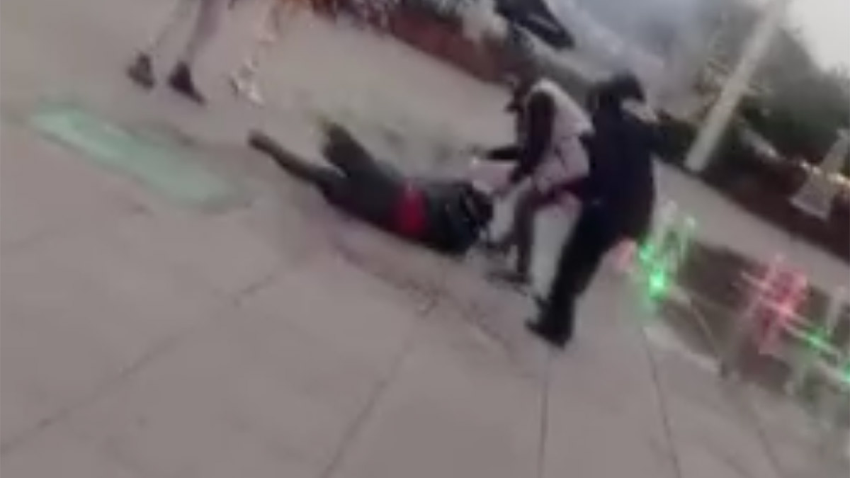 Bursa'da dehşete düşüren olay! Amcasını sokak ortasında defalarca bıçakladı