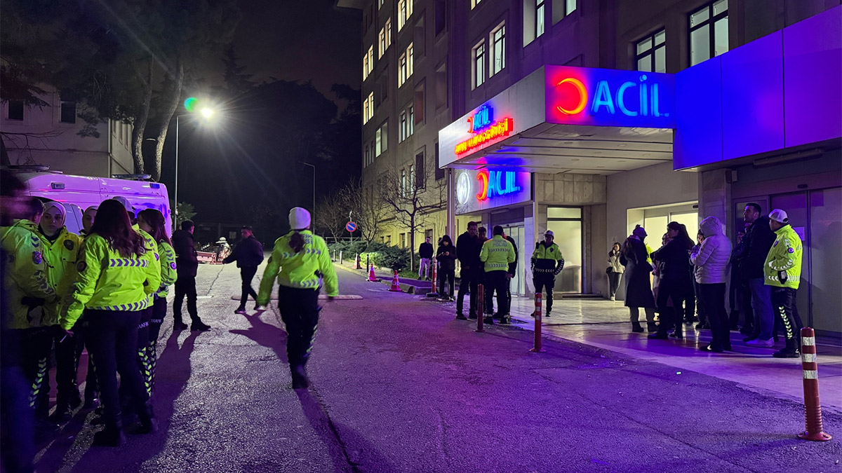 Üsküdar'da motosikletin çarptığı polis ağır yaralandı