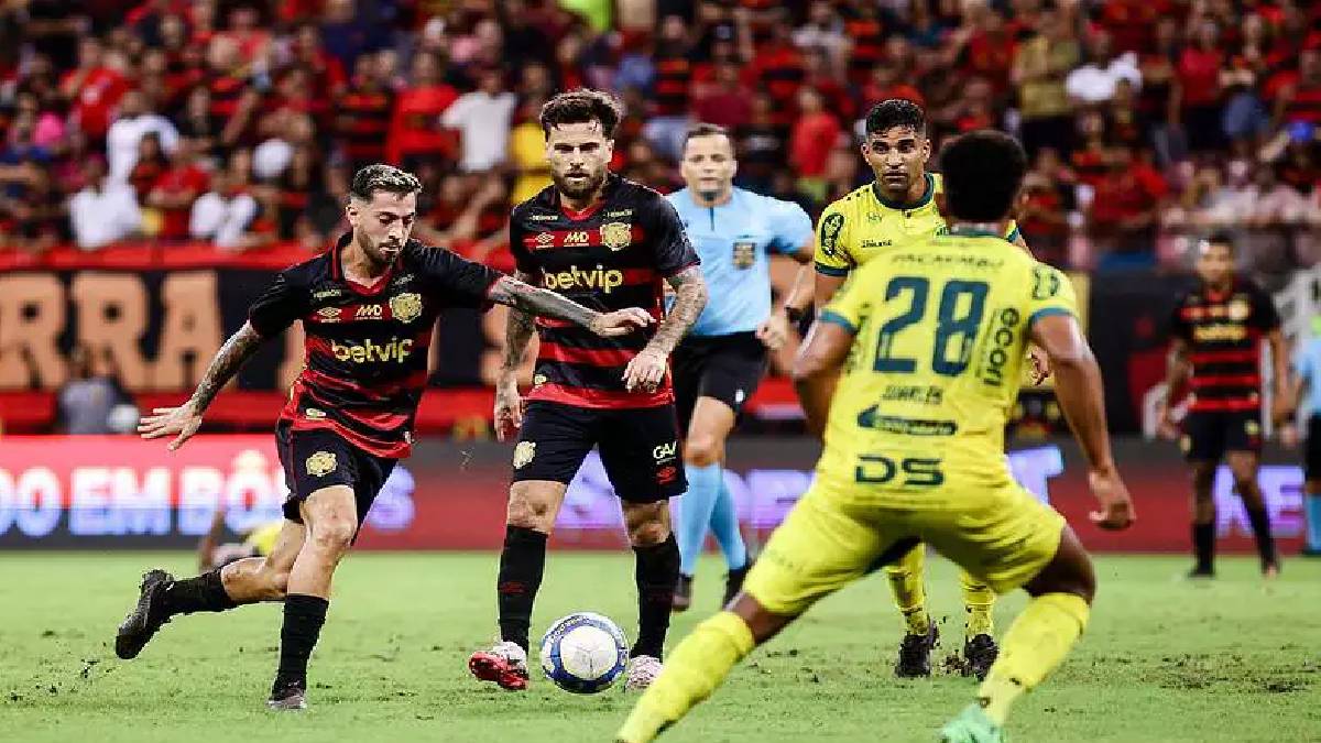 Şike mi, şans mı? Topa hiç dokunmadan gol attılar: Futbol dünyası bu görüntüleri konuşuyor