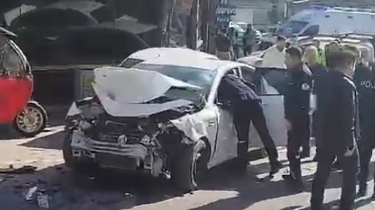 Adana'da motosiklet otomobile çarptı! 18 yaşındaki sürücü hayatını kaybetti