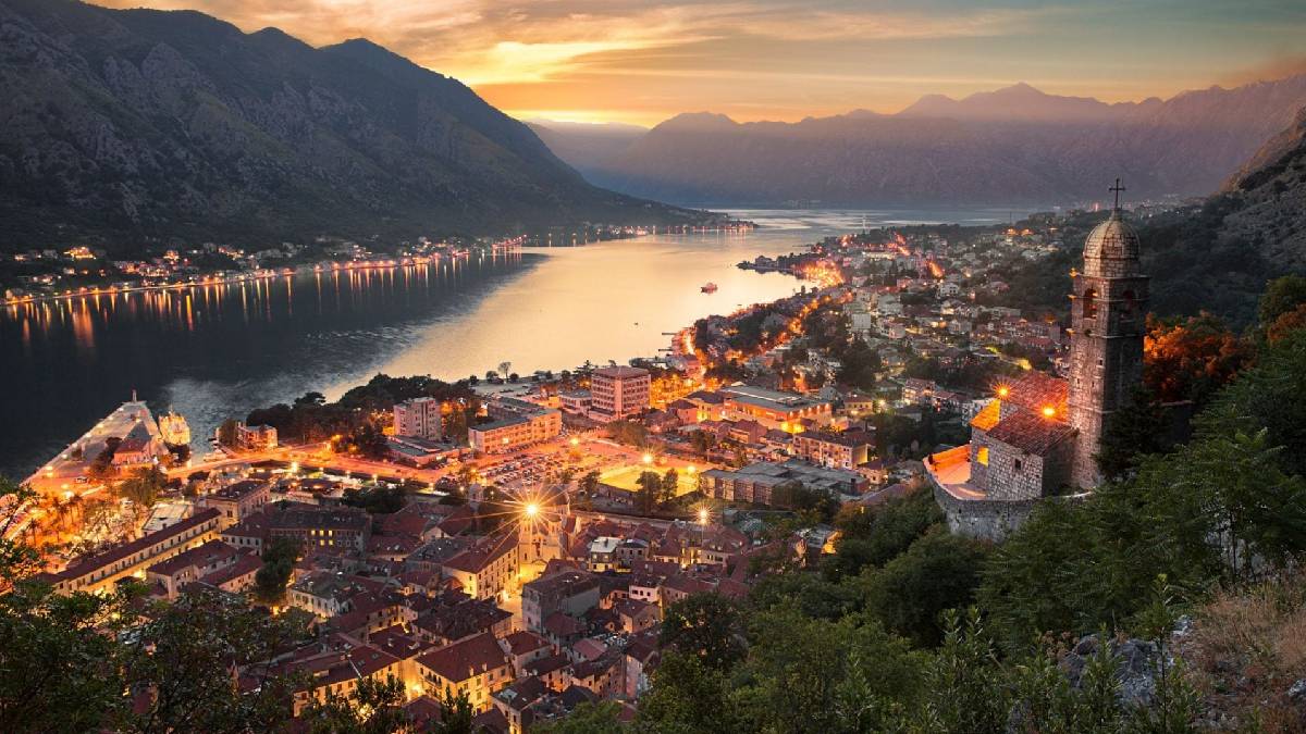 Vizesiz gidiş imkanının tadını çıkarın! Çeşme Bodrum hepsine bin basıyor: Tatile doyuruyor