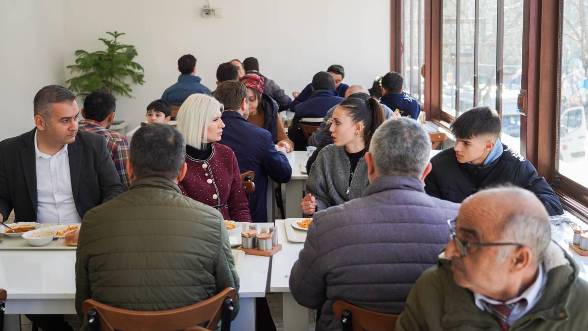 Başkan Subaşı, kent lokantasında vatandaşlarla birlikte yemek yedi