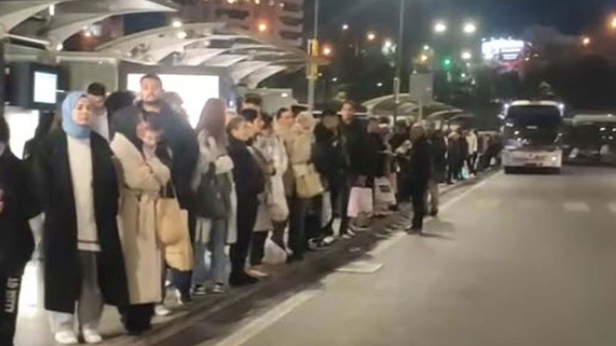 İzmir'de otobüs şoförleri iş bıraktı