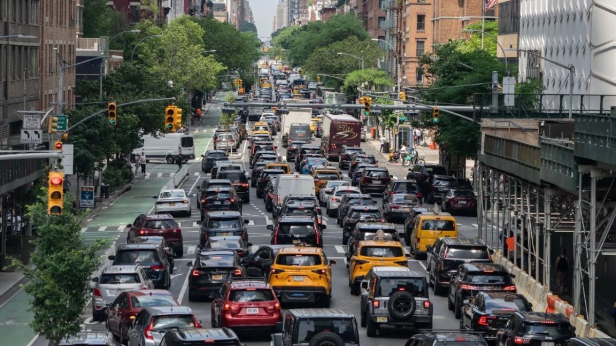 Trafik sıkışıklığına yeni önlem! O yollara arabayla giren para ödeyecek: Yoğun saatlerde farklı tarifeler olacak