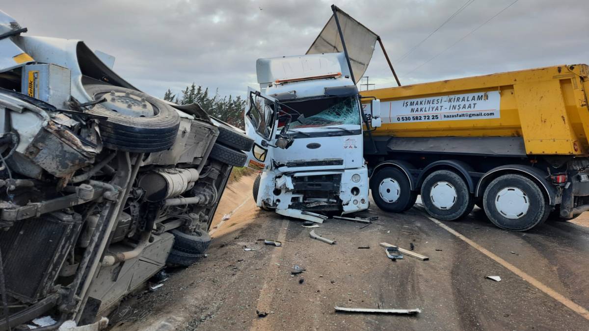 Silivri'de hafriyat kamyonuyla öğrenci servisi çarpıştı: 1'i çocuk 3 kişi yaralandı