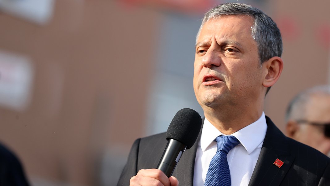 Özel’den ‘en düşük emekli maaşı’ isyanı: Tayyip Bey geldiğinde 8 çeyrek altın ediyordu şimdi 2,5 çeyrek ediyor