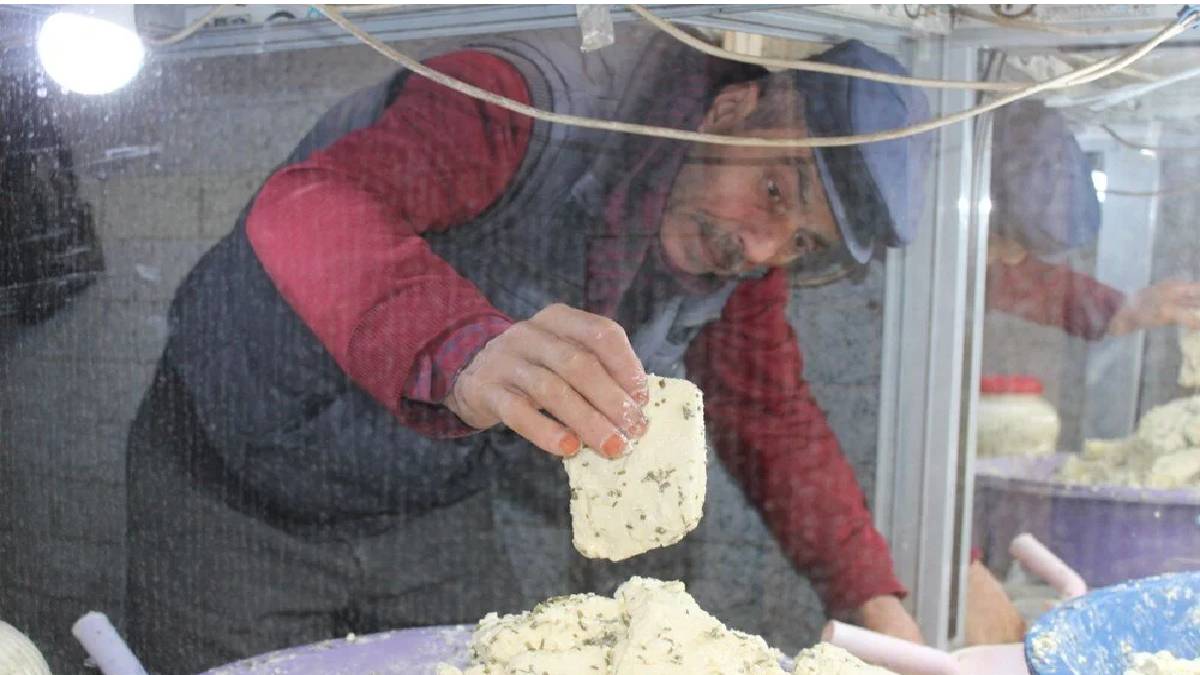 Siirt’te yapılıyor kilosu 200 TL’den satılıyor! Kimse kışı onsuz geçirmiyor! Başka şehirden gelen taleplere yetişilmiyor