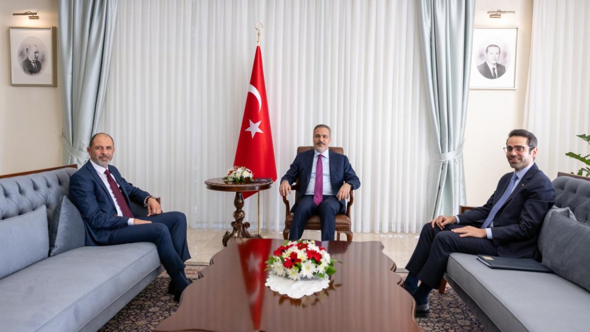 Fidan, Lefkoşa'da Erhürman ve Özersoy ile görüştü