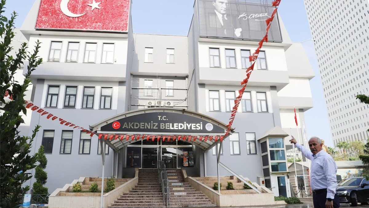 DEM Partili Akdeniz Belediyesi'ne kayyum