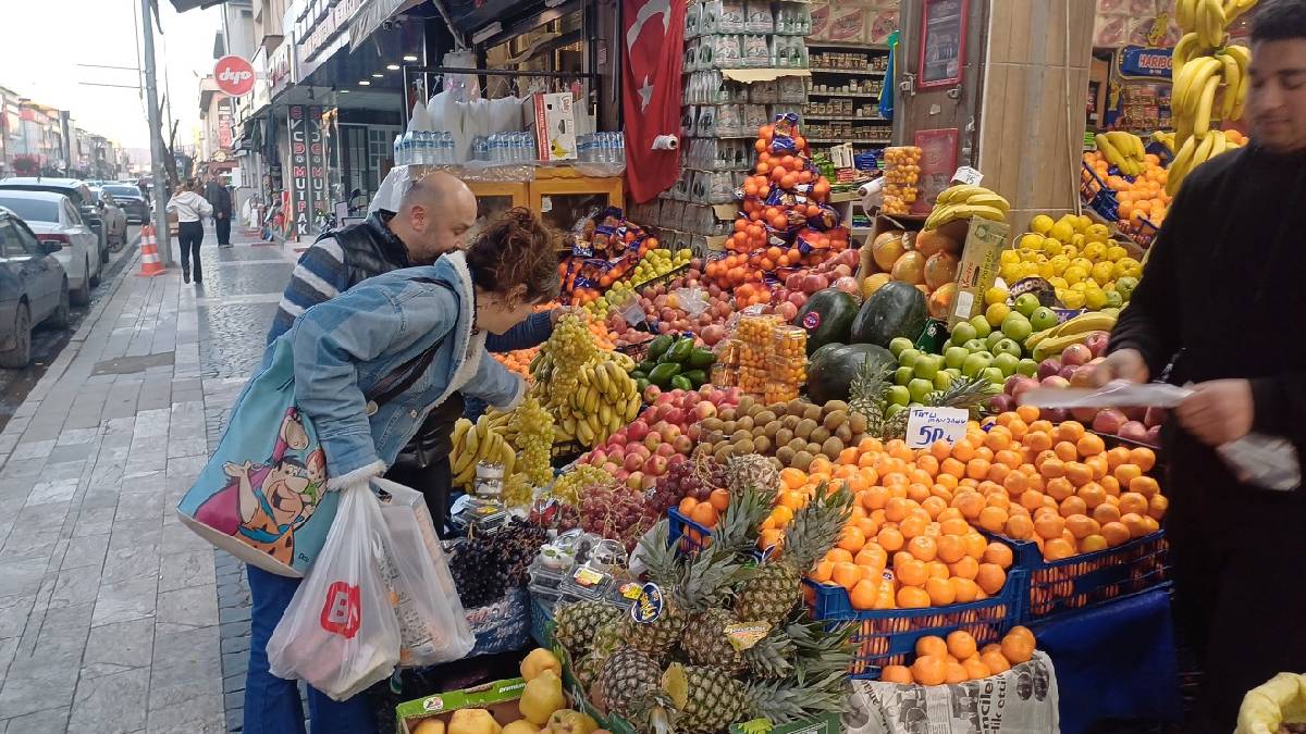 Bu meyveleri aşeren yandı! Singapur'dan getirip manavda taneyle satıyor: Fiyatı dudak uçuklattı