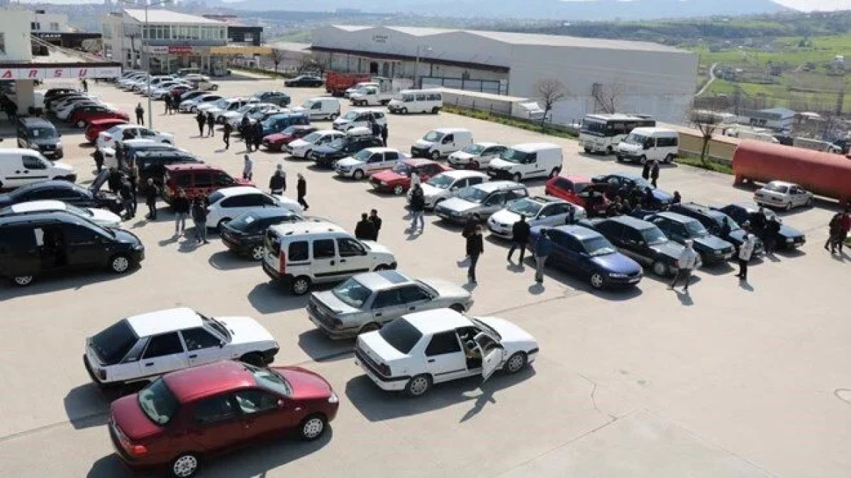 Suriye'de ikinci el araba fiyatlarında büyük artış: 3 bin dolarlık araç 15 bin dolar oldu