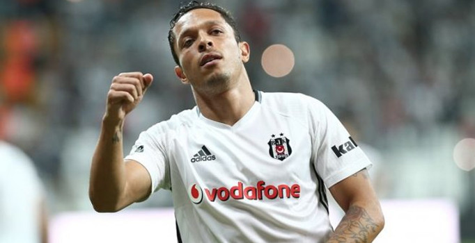 Alanyaspor maçında sakatlanan Adriano Konyaspor maçına yetişiyor