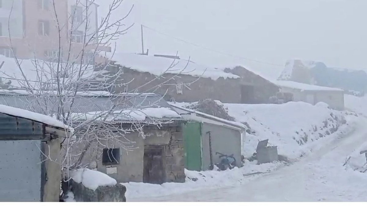 Sıcaklık eksi 24,9 dereceye kadar düştü! Adeta kent buz tuttu