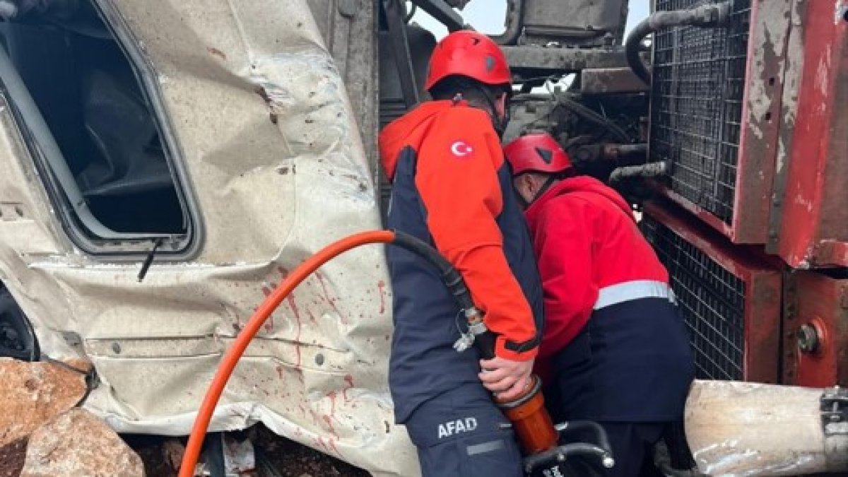 Şırnak'ta petrol sondaj aracı devrildi: 1 ölü, 1 yaralı